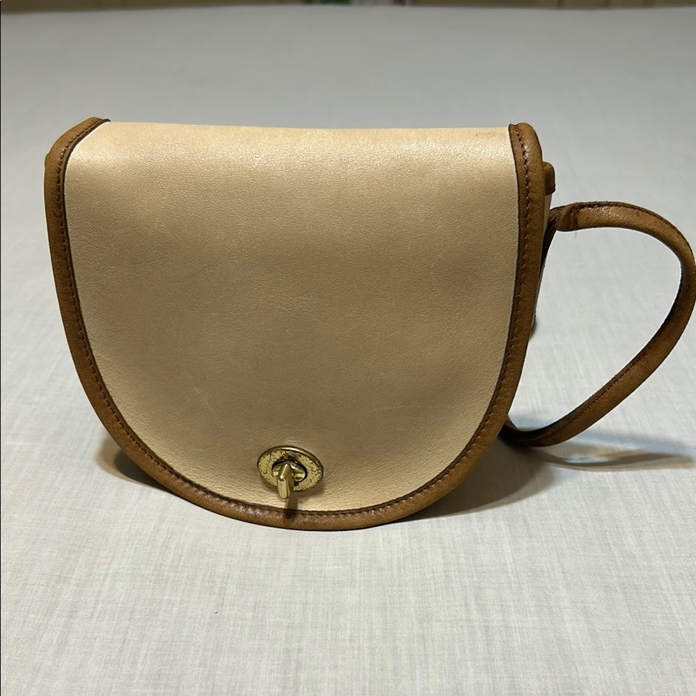 Coach Vintage Elegant Cream and Tan Leather Saddle Bag